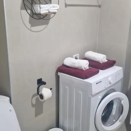 Address 布加勒斯特